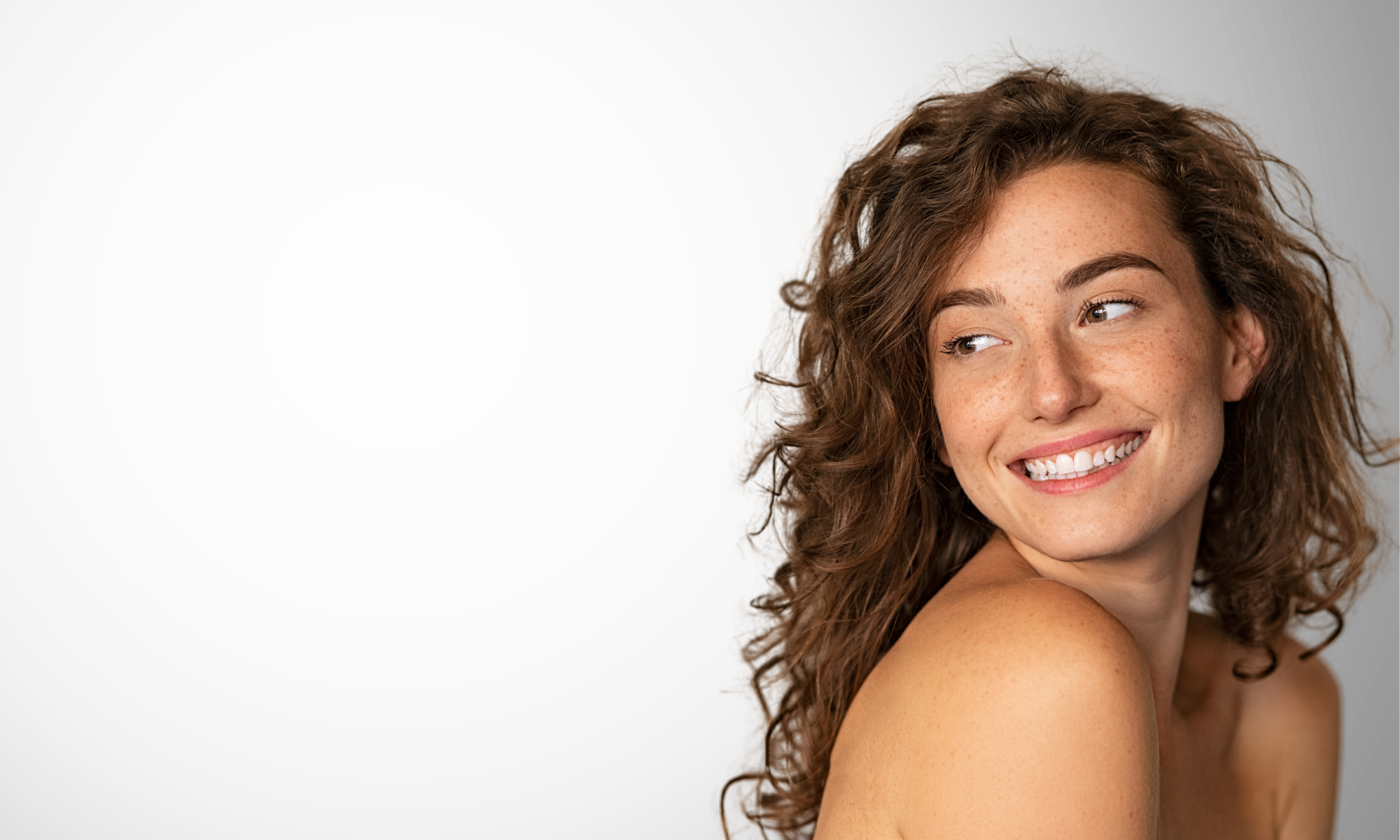 Uśmiechnięta kobieta — zdjęcie wizerunkowe do banera sklepu Smilumin